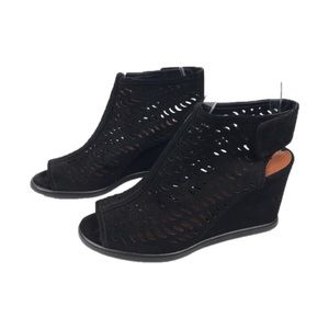 Via Spiga Delsy Cut Out Open Toe Wedge In Black